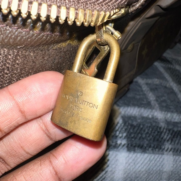 Authentic vintage  Louis Vuitton suitcase luggage unisex - Picture 6 of 8